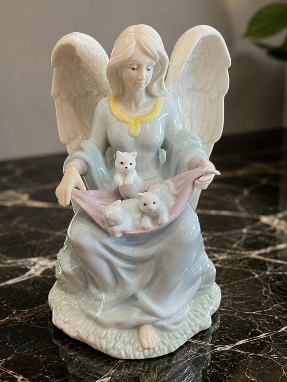Vintage Porcelain Angel With Kittens Musical Figurine – Plays The Lord’s Prayer